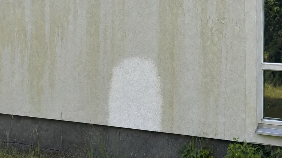 En provtvättad yta visar skillnaden på en putsfasad